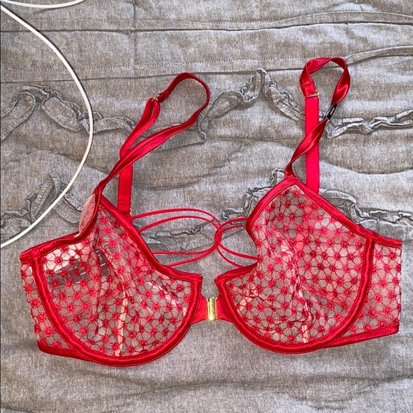Victoria secret size 34D red, 32D black - Picture 3 of 5